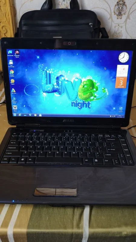 Noutbuk ASUS madel 1
