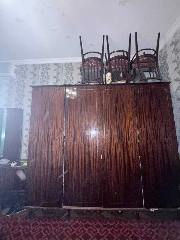Продам шифоньер, кровать, сервант и 2 тумбочки из одного гарнитура