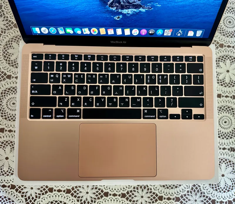 MacBook Air M1 Gold — новый ноутбук (MacBook-Apple) 3 MacBook Air M1 Gold — новый ноутбук (MacBook-Apple) 3