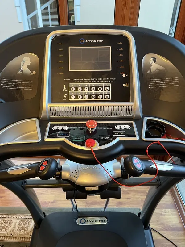 Беговая дорожка LifeGYM 700M 2 Беговая дорожка LifeGYM 700M 2