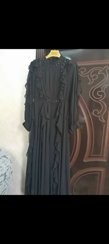 Chiroyli oqshom ko'ylaklari sotiladi 1 Chiroyli oqshom ko'ylaklari sotiladi 1