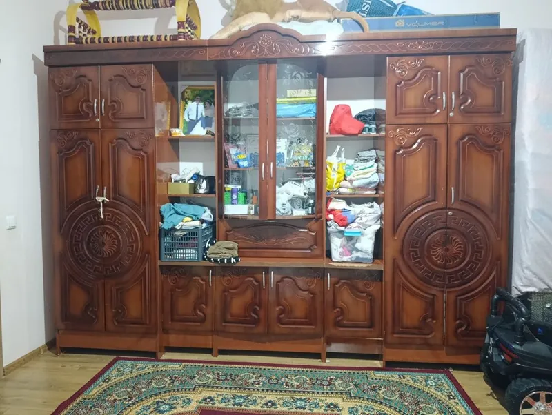 Продаётся классический мебельный шкаф с большой резьбой, в отличном состоянии, недорого!!! 2 Продаётся классический мебельный шкаф с большой резьбой, в отличном состоянии, недорого!!! 2