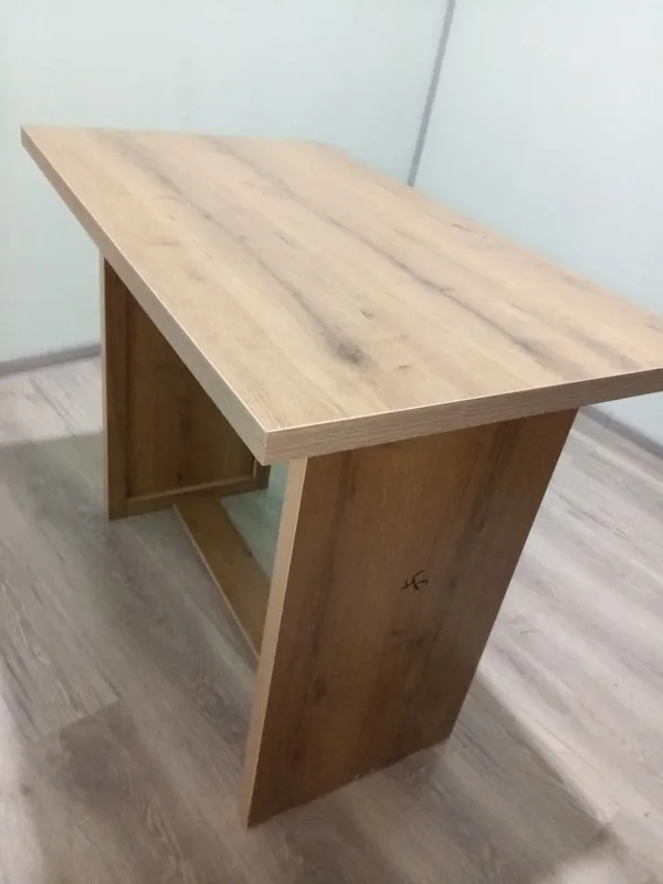 Компьютерный стол из ЛМДФ