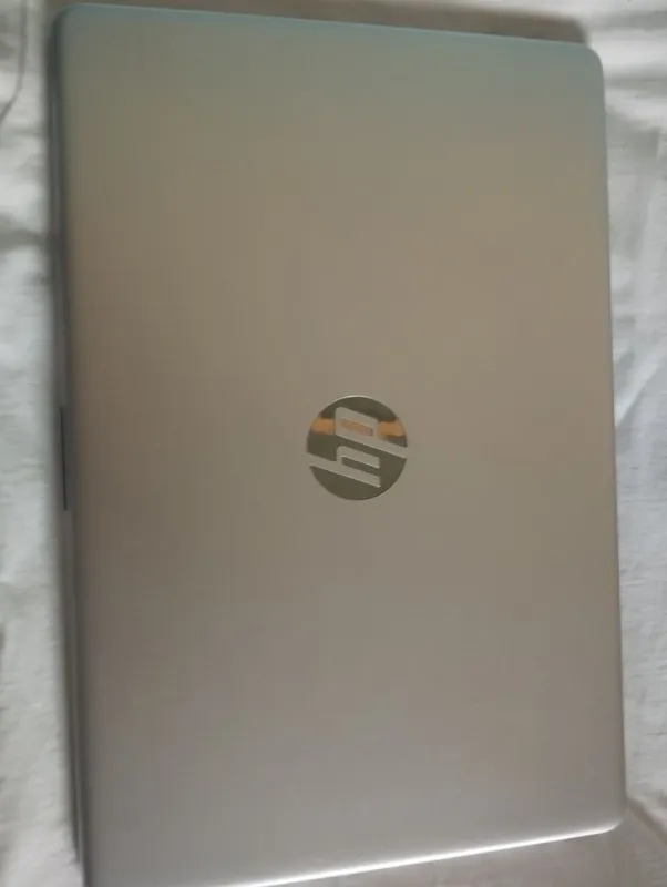HP core i3 wendovs 10 256 talik