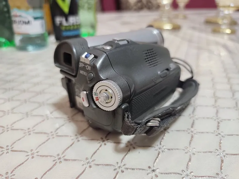 Panasonic kamrea sotiladi mini kasetali 2 Panasonic kamrea sotiladi mini kasetali 2