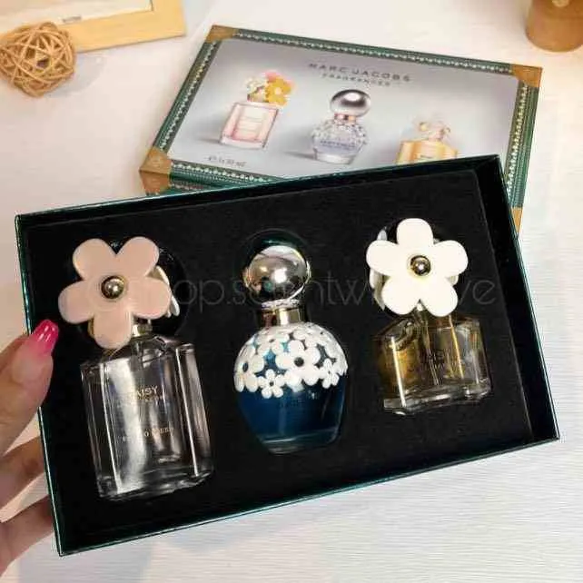MARC JACOBS DAISY 3IN 1 SET — фото 1