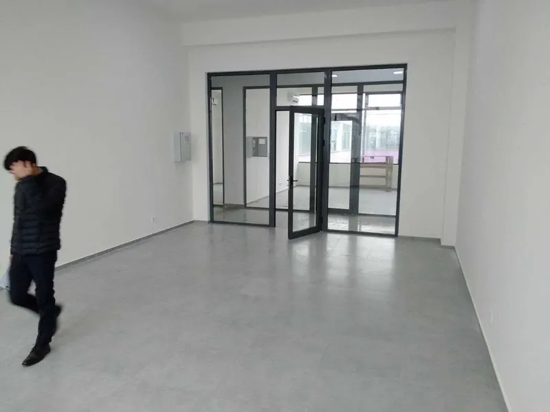 Продаётся магазин 44 кв. метров на 2-м этаже С-02 блока — фото 4