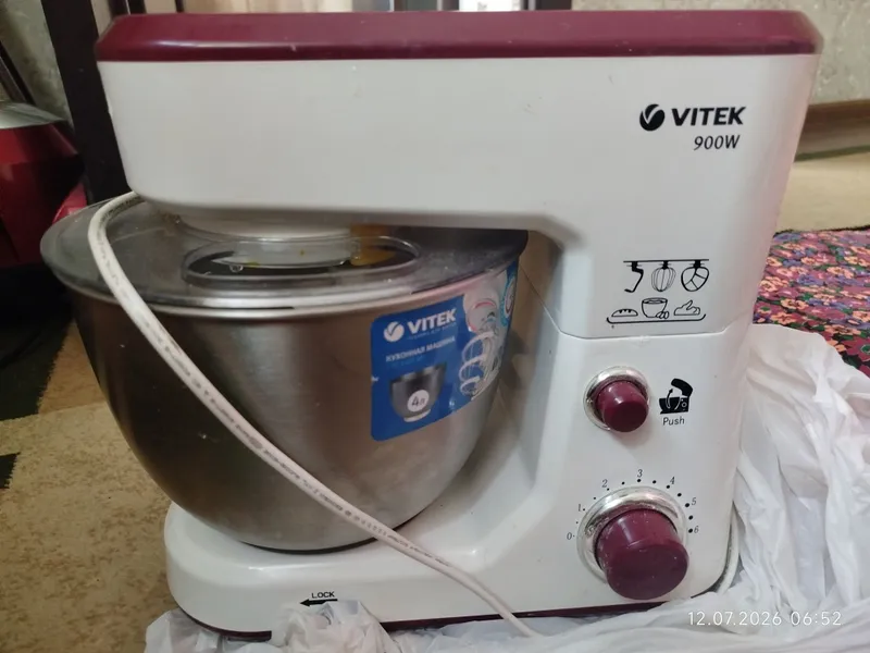 Mikser vitek 900W sotiladi 1
