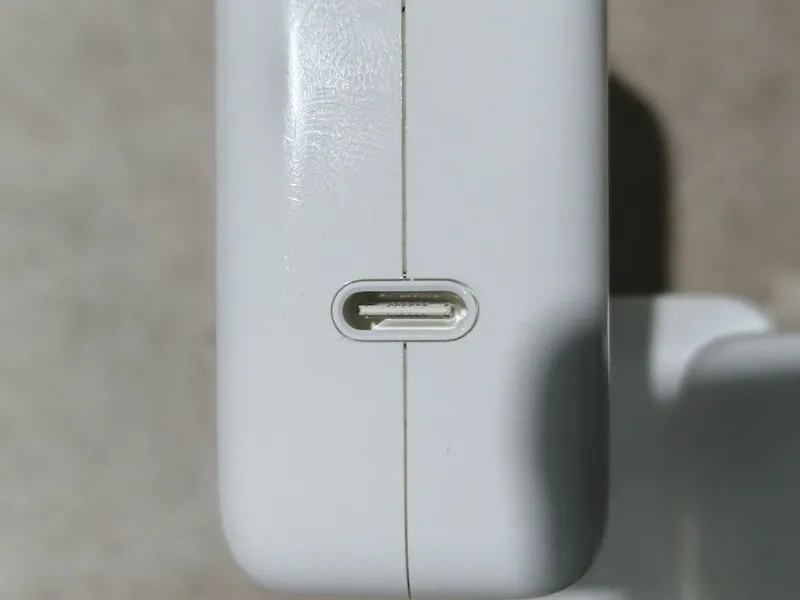 Адаптер от Apple 30W 2