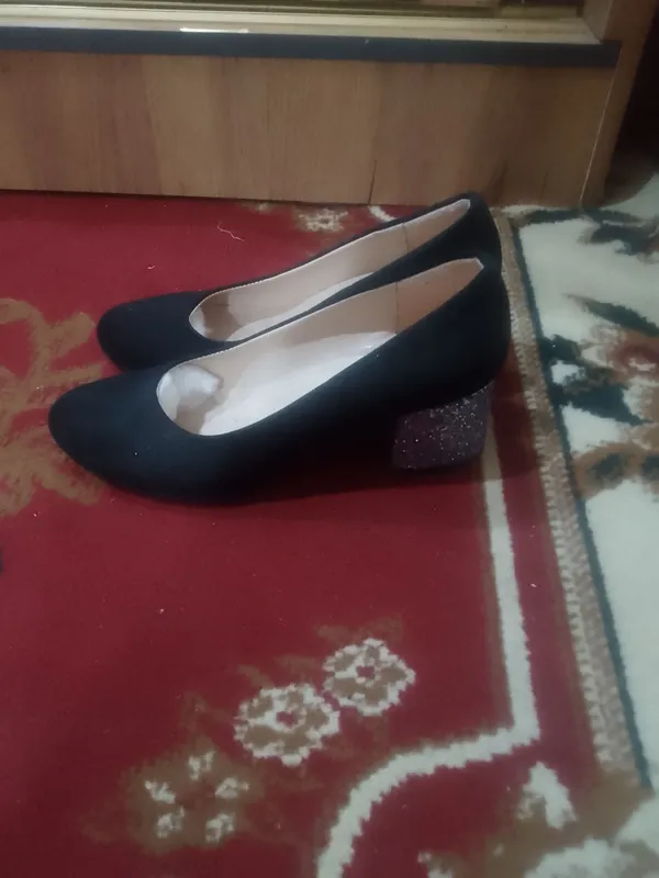 Qora klassik ayollar tuflisi 3 Qora klassik ayollar tuflisi 3