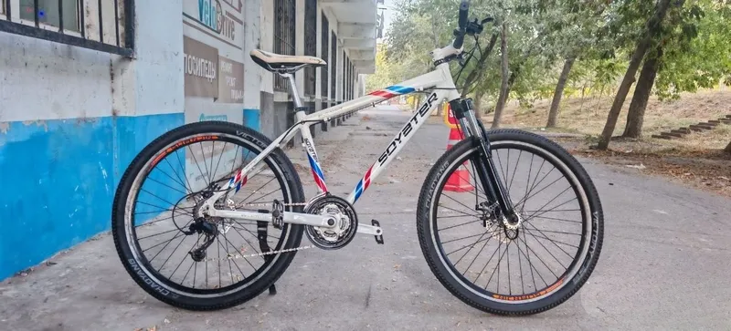 Zamonaviy yengil alyuminiy velosiped 1 Zamonaviy yengil alyuminiy velosiped 1