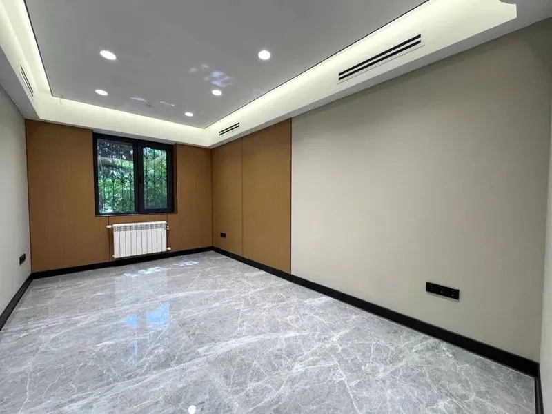 Аренда помещения Ор-р: метро Айбек 220м2 2