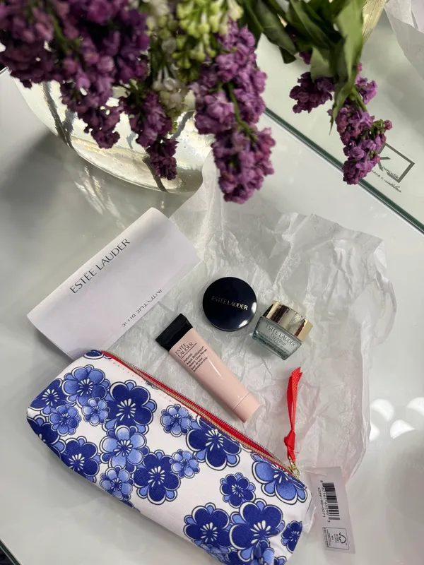 Косметичка с наполнением от Estée Lauder 1 Косметичка с наполнением от Estée Lauder 1