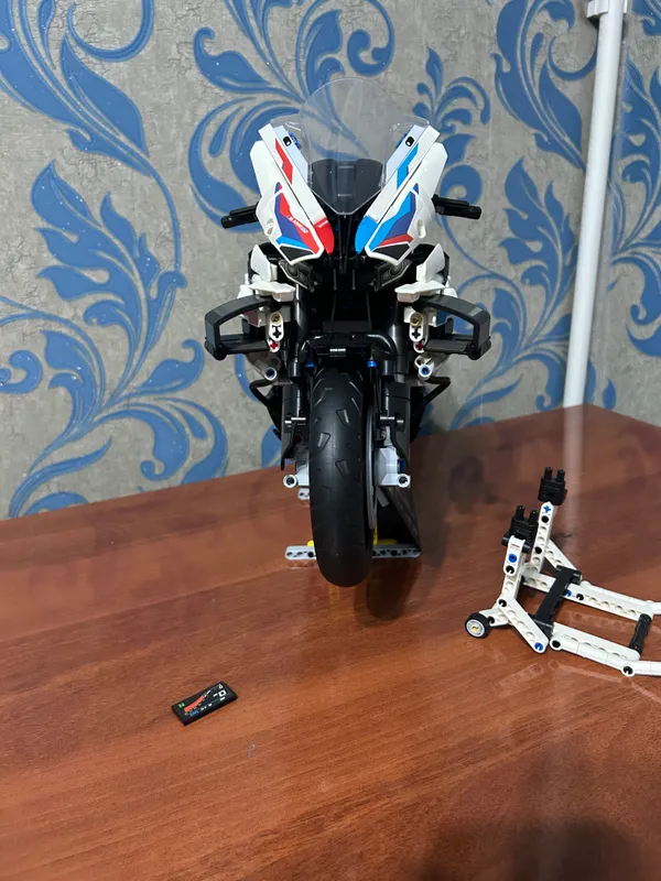 LEGO Technic BMW M 1000RR — 1:5 ideal holatda — фото 2