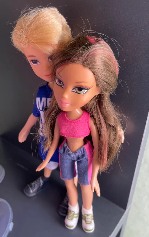 Bratz qo‘g‘irchoqlari qiz — 220.000. O‘g‘il bola sovg‘a 2 Bratz qo‘g‘irchoqlari qiz — 220.000. O‘g‘il bola sovg‘a 2