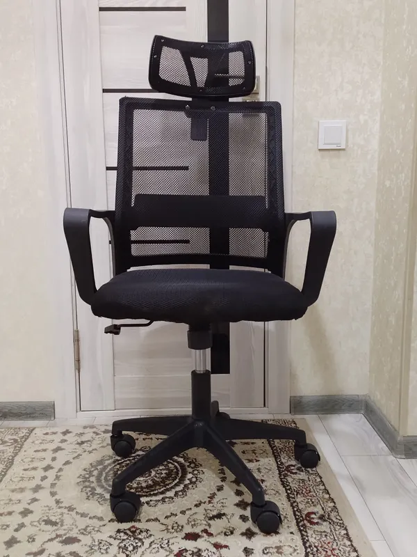Ofis kreslo sotiladi. Holati yaxshi