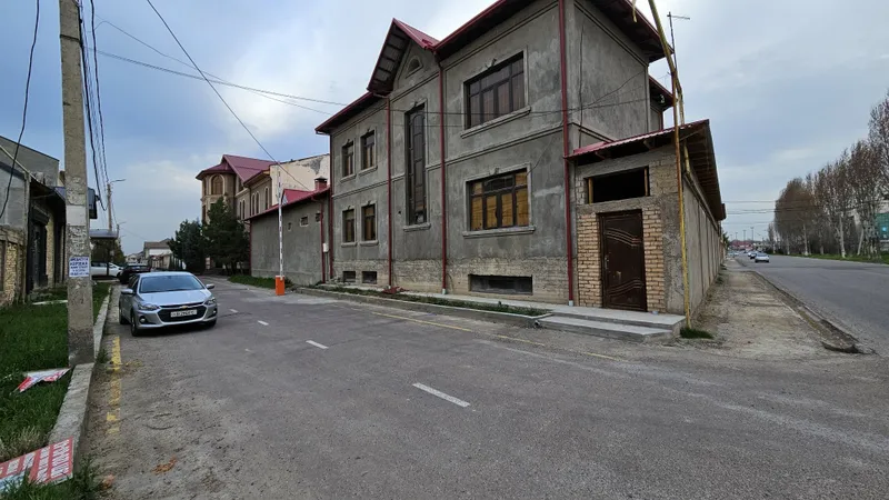 Продаётся Участок Амир Темур махалля. Вдоль дороги - 5 соток.