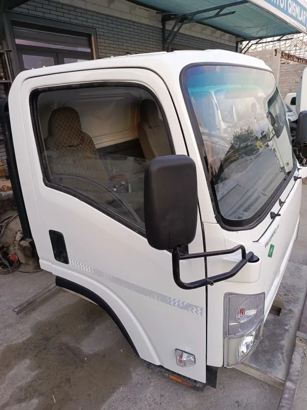 Isuzu kabina sotiladi. Продаются готовый Исузу кабина 3