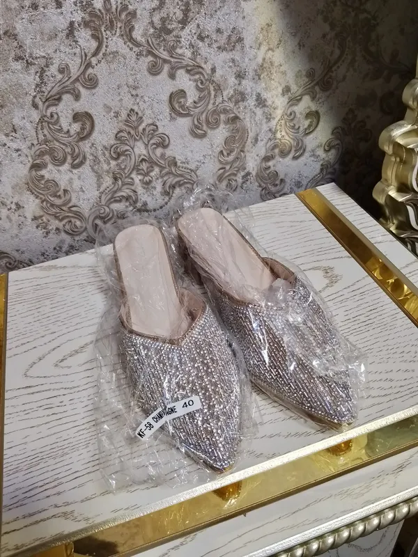 Ayollar poyabzali
