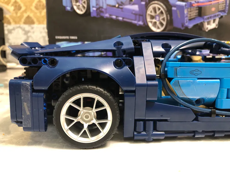 Bugatti Chiron (1408 дет.) — Коллекционная модель — фото 4
