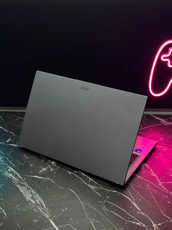 Kuchli noutbuk Acer Aspire 15 2