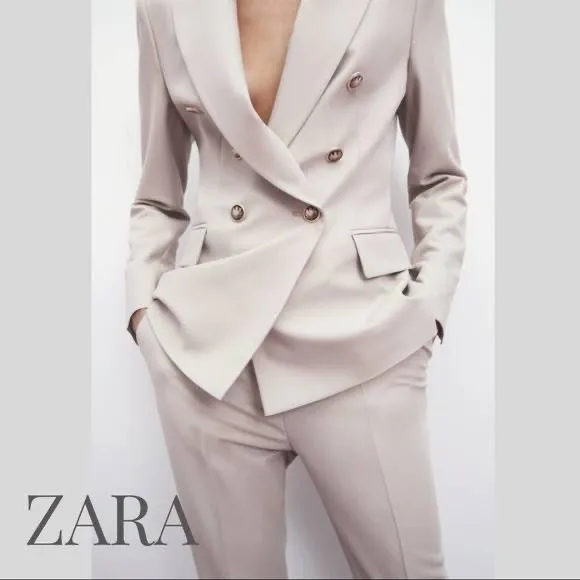 Продается брючный костюм Zara .