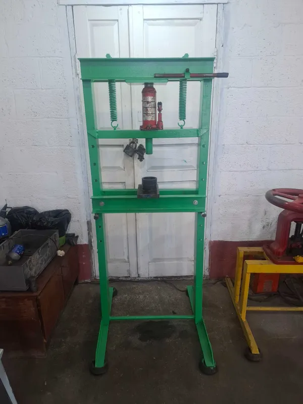 Avto servis uchun press va verstak 1