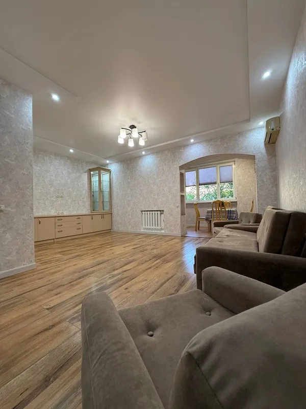 Продаётся 3-комнатная квартира (77-серия), 70 м², 3/4, Мирзо-Улугбекский район 1