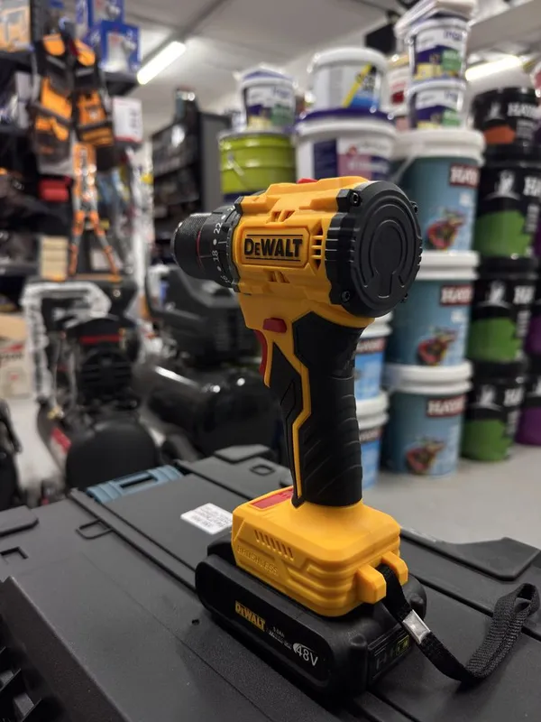 Двухскоростная безударная дрель-шуруповёрт DeWalt Двухскоростная безударная дрель-шуруповёрт DeWalt