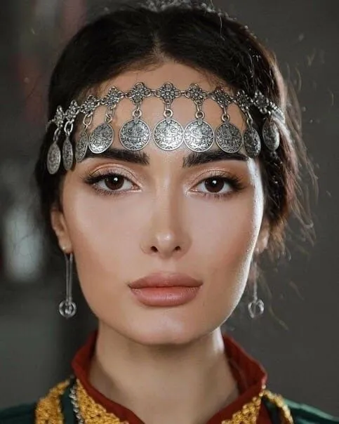 Kelinlar uchun milliy taqinchoq 4
