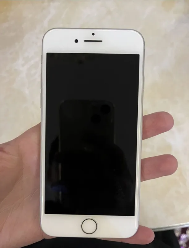 iPhone 7 Silver 2 iPhone 7 Silver 2