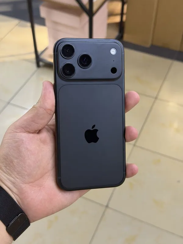 Iphone 17 pro max black limited edition srochno