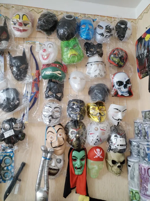 Hazil-mutoyiba va tadbirlar uchun plastik niqoblar 3 Hazil-mutoyiba va tadbirlar uchun plastik niqoblar 3