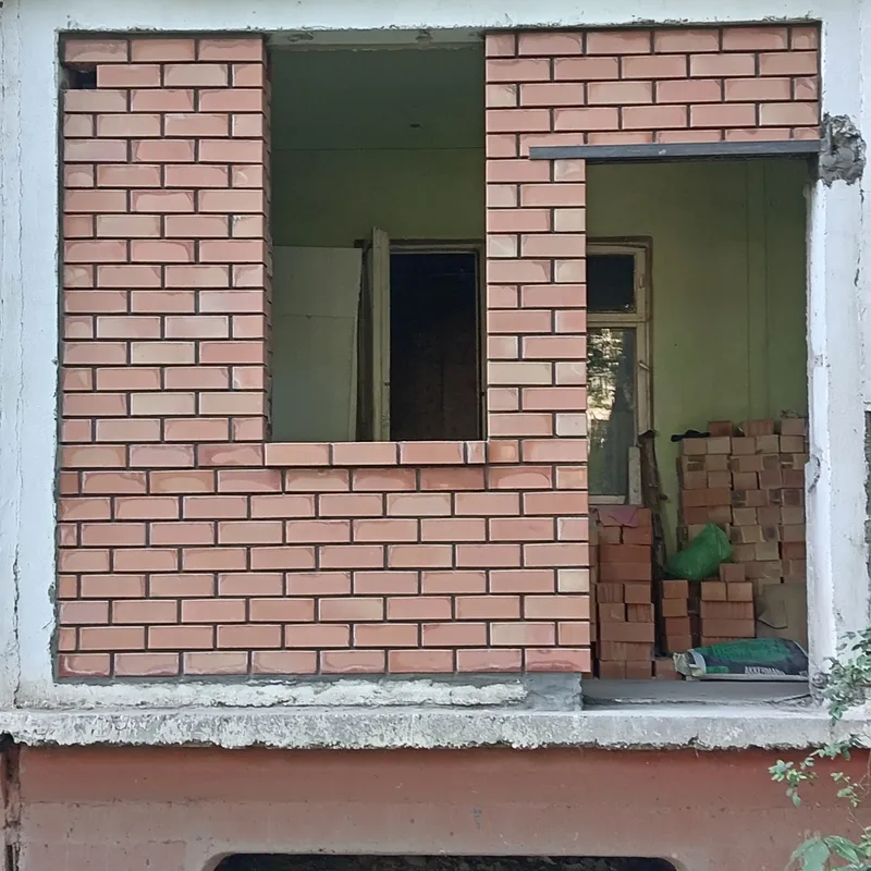 кладка балкона облицовочным и простым кирпичом 4