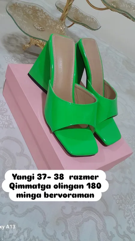 Yangi oyoq kiyim Yangi oyoq kiyim