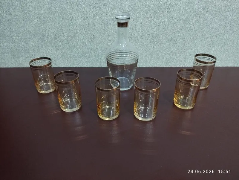 Графины с рюмками. Стекло. 2 Графины с рюмками. Стекло. 2