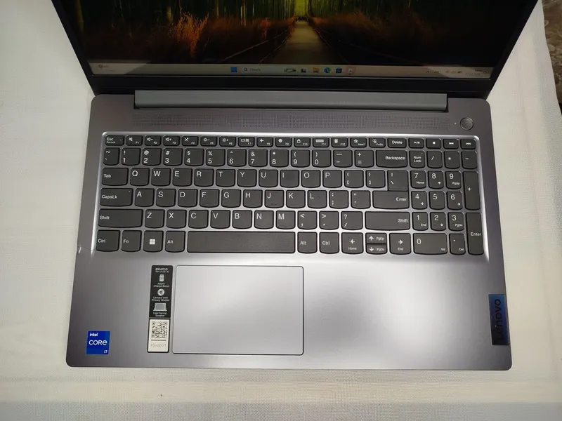 Мощный ноутбук Lenovo Slim 15IRH8 Intel Core i7 13620H DDR5 16Gb SSD — фото 2