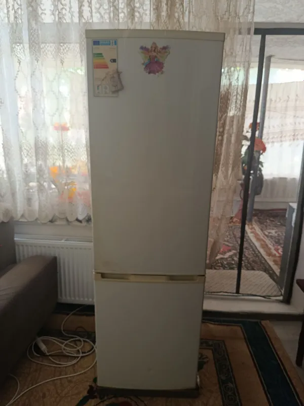 Холодилник сотилади 2 Холодилник сотилади 2