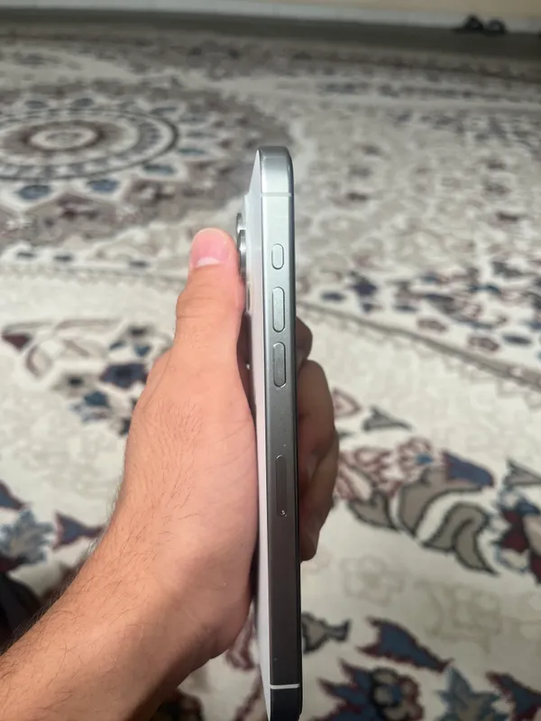 Iphone 15 pro max sotladi xolati yaxshi narxi 800