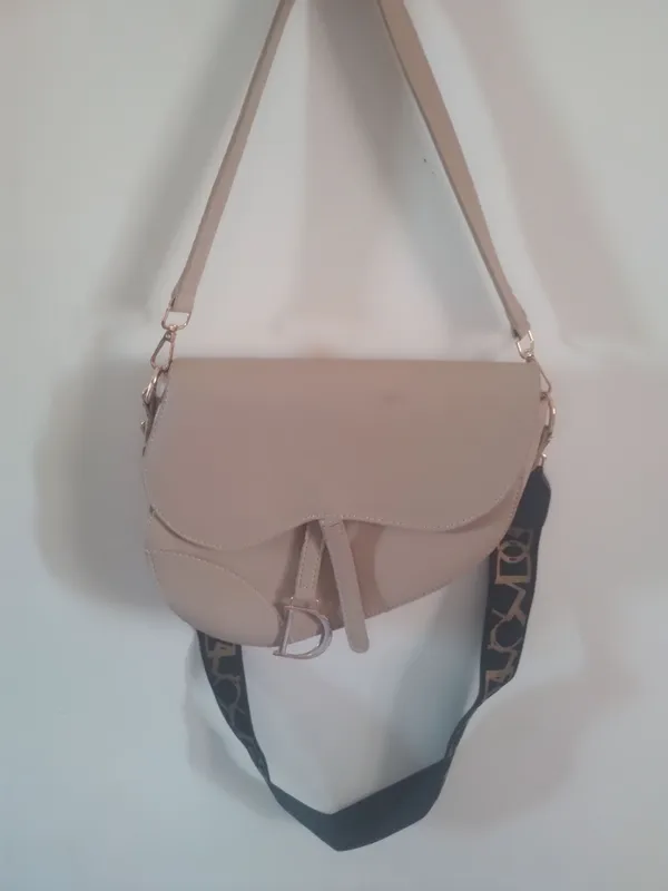 Qizlar va ayollar uchun dior sumka Qizlar va ayollar uchun dior sumka