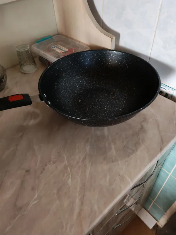 3 сковородки и 2 казана