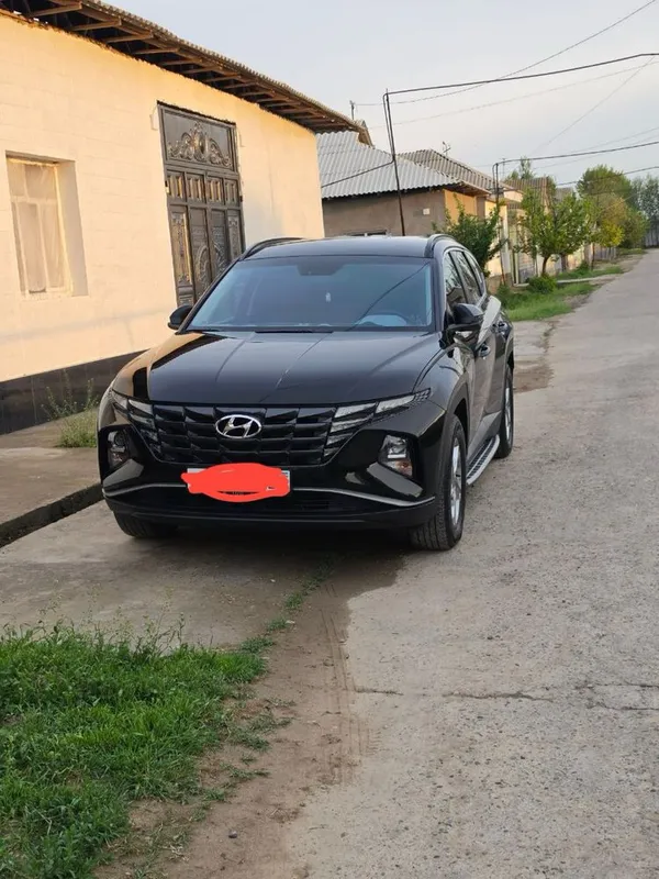 Hyundai tucson qora rang