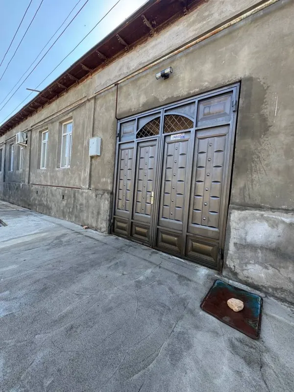 Uy yonida: Maktab, bogʻcha, karzinka, park, bolalar un maydoncha bor