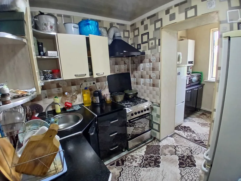 Toshkent viloyati Bekobod shahri 3mikrarayon 11dom 4etaj 4xonali uy