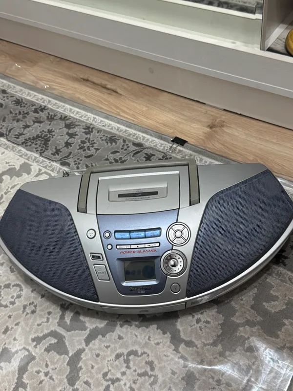 Panasonic bumboks CD/kasseta/FM 4