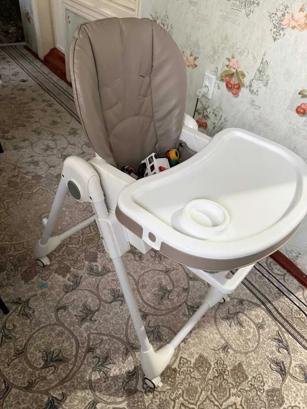 Детское кресло для кормления (в идеальном состоянии) Детское кресло для кормления (в идеальном состоянии)