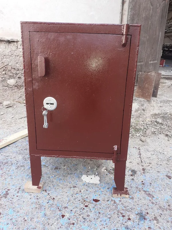 Таза сеиф сатылады 3 килти менен .