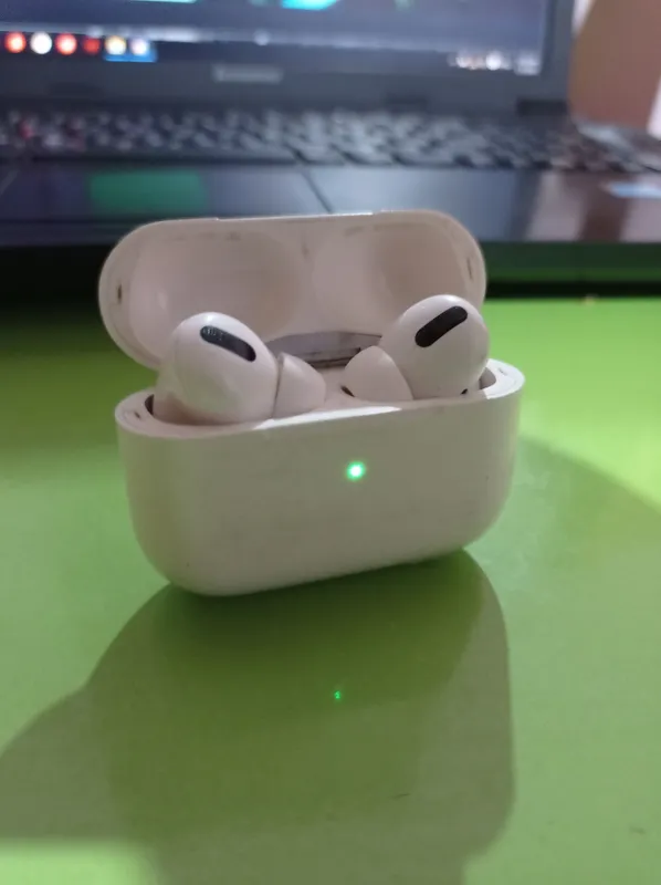 Apple Airpods Pro наушник и зарядка 3 Apple Airpods Pro наушник и зарядка 3