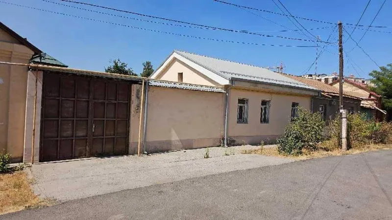 ул.Дангара ор-р круг Аэропорт Фасад 18м Участок 4,37сот Дом 3ком 55м2 — фото 1