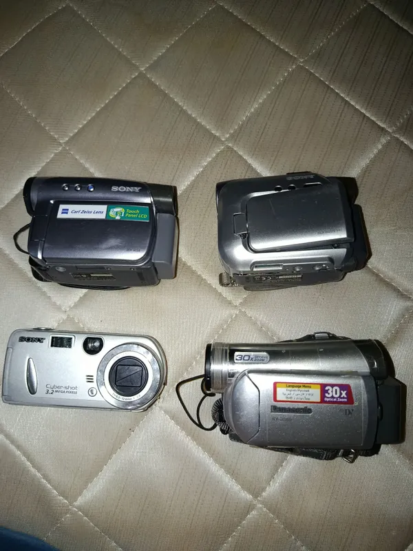 Videokameralar va fotoapparat